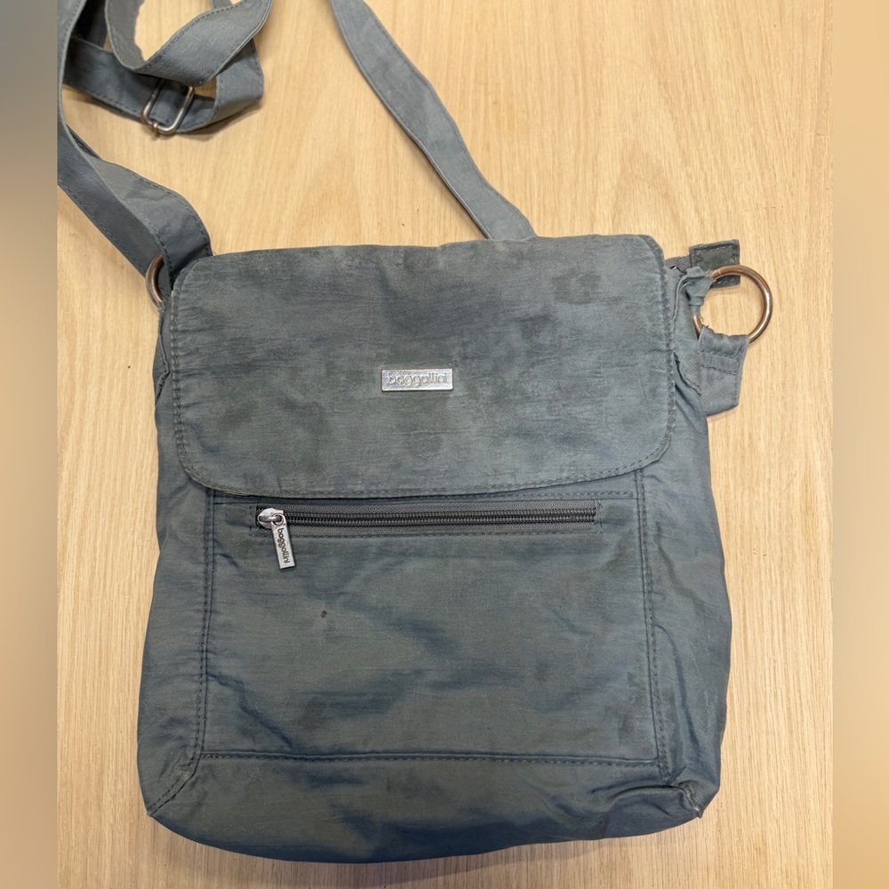 Baggallini Crossbody purse gray